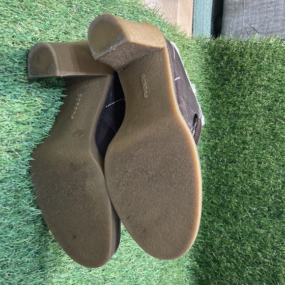 Boots - Picture 4 of 5